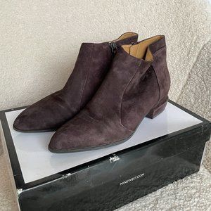 Nine West Doppler Suede Dark Brown Booties size 6